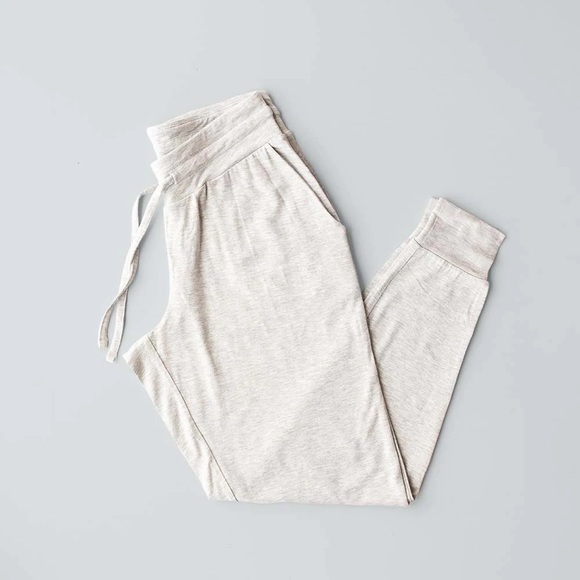 Spring 2022 Jilly Box - Picture 3 of 11